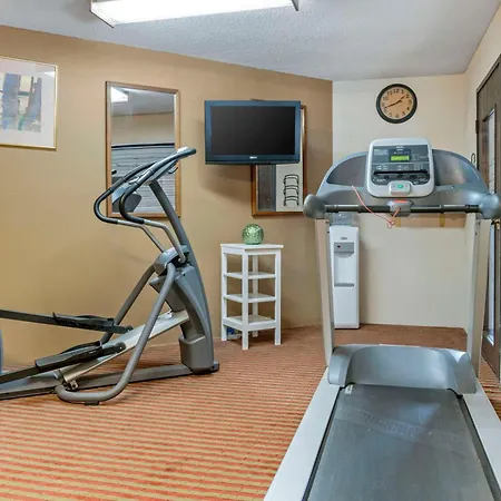Quality Inn Saint Ignace I-75-3