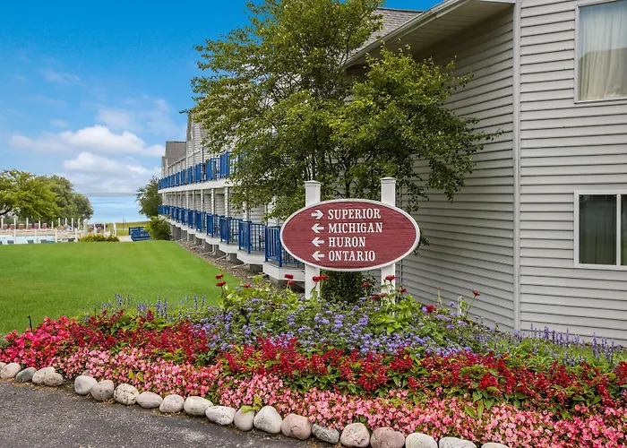 Best Western Harbour Pointe Lakefront